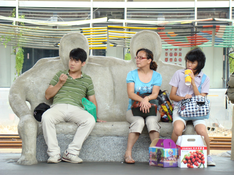 台灣鐵路旅遊攝影台中火車站月台景物篇公共藝術-大同國小美術班-偶然與巧合-I區攝影照片101