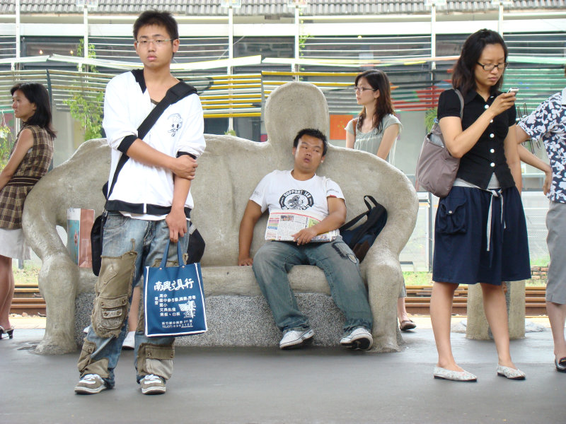 台灣鐵路旅遊攝影台中火車站月台景物篇公共藝術-大同國小美術班-偶然與巧合-I區攝影照片126