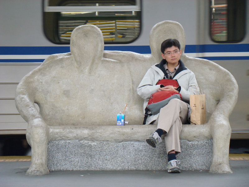 台灣鐵路旅遊攝影台中火車站月台景物篇公共藝術-大同國小美術班-偶然與巧合-I區攝影照片165