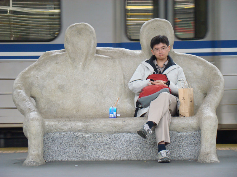 台灣鐵路旅遊攝影台中火車站月台景物篇公共藝術-大同國小美術班-偶然與巧合-I區攝影照片166