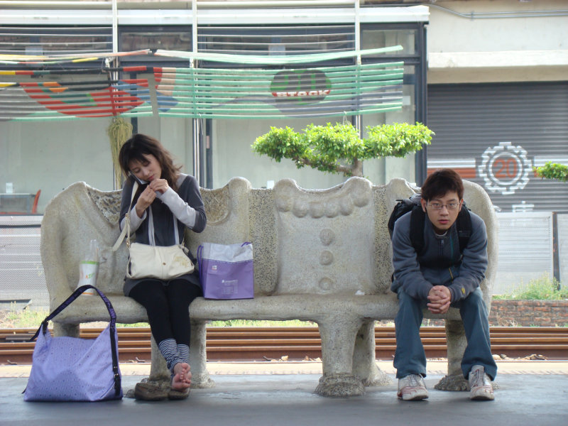 台灣鐵路旅遊攝影台中火車站月台景物篇公共藝術-大同國小美術班-偶然與巧合-I區攝影照片248