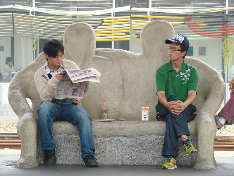 台灣鐵路旅遊攝影台中火車站月台景物篇公共藝術-大同國小美術班-偶然與巧合-I區攝影照片409