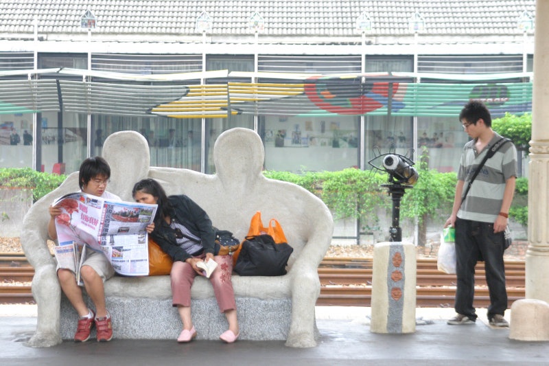 台灣鐵路旅遊攝影台中火車站月台景物篇公共藝術-大同國小美術班-偶然與巧合-I區攝影照片418