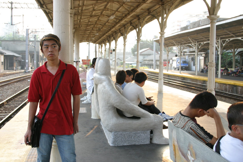 台灣鐵路旅遊攝影台中火車站月台景物篇公共藝術-大同國小美術班-偶然與巧合-I區攝影照片427