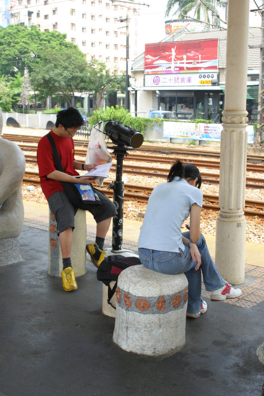 台灣鐵路旅遊攝影台中火車站月台景物篇公共藝術-大同國小美術班-偶然與巧合-I區攝影照片435