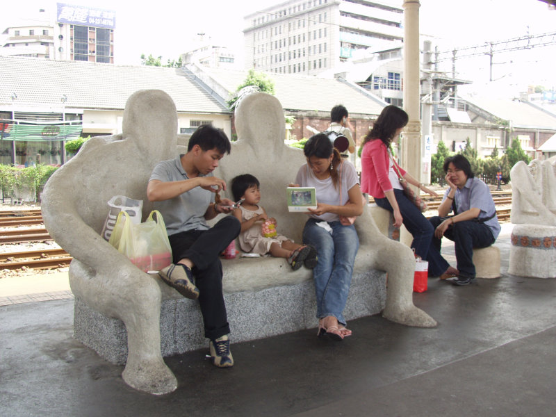 台灣鐵路旅遊攝影台中火車站月台景物篇公共藝術-大同國小美術班-偶然與巧合-I區攝影照片485