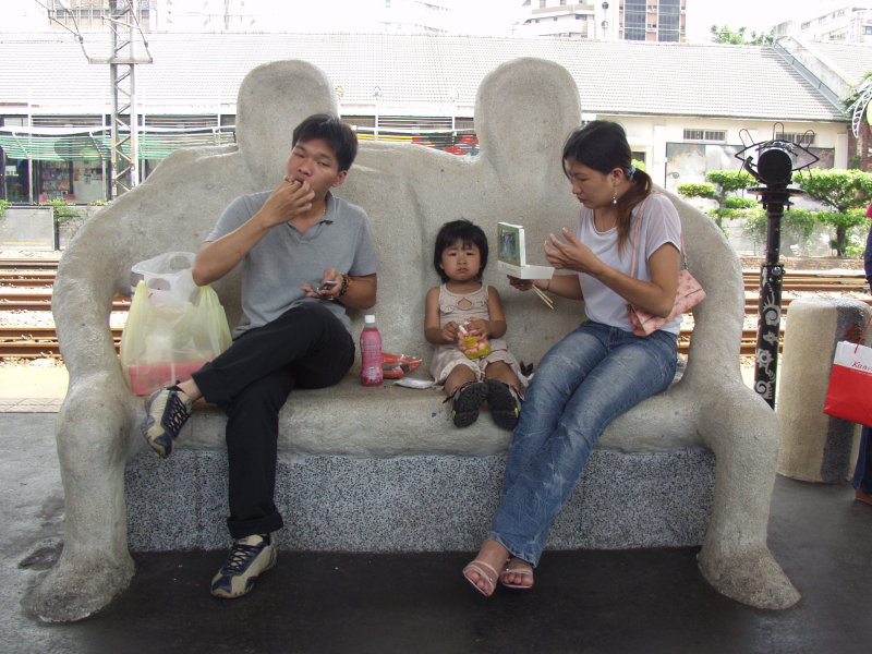 台灣鐵路旅遊攝影台中火車站月台景物篇公共藝術-大同國小美術班-偶然與巧合-I區攝影照片486