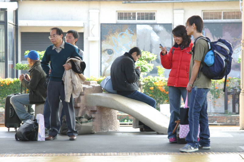 台灣鐵路旅遊攝影台中火車站月台景物篇公共藝術-大同國小美術班-大腳攝影照片42