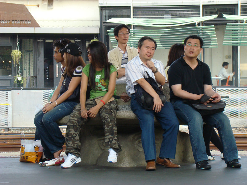台灣鐵路旅遊攝影台中火車站月台景物篇公共藝術-大同國小美術班-巨人攝影照片13