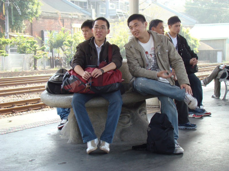 台灣鐵路旅遊攝影台中火車站月台景物篇公共藝術-大同國小美術班-巨人攝影照片15