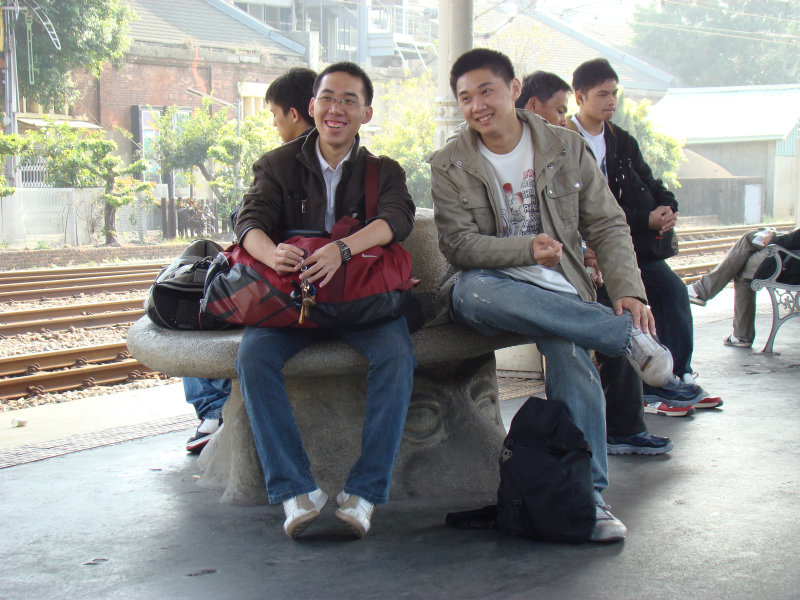 台灣鐵路旅遊攝影台中火車站月台景物篇公共藝術-大同國小美術班-巨人攝影照片16