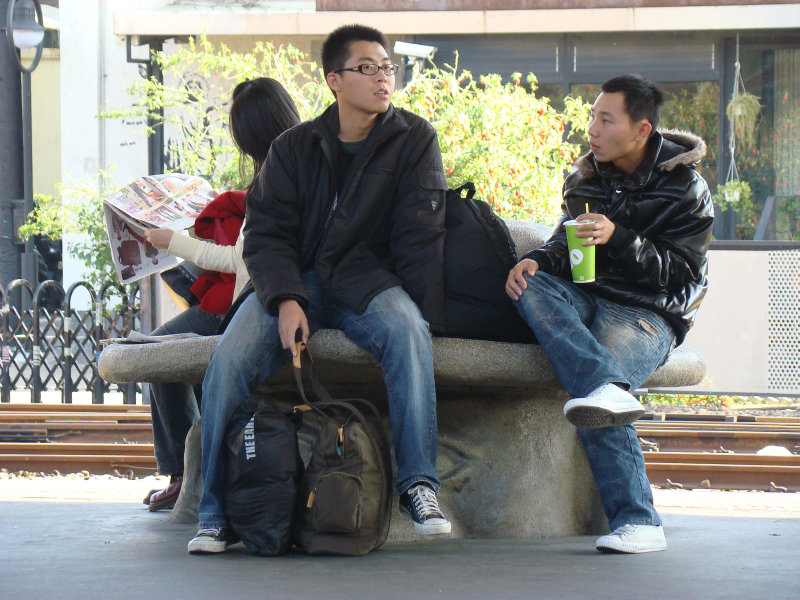 台灣鐵路旅遊攝影台中火車站月台景物篇公共藝術-大同國小美術班-巨人攝影照片60