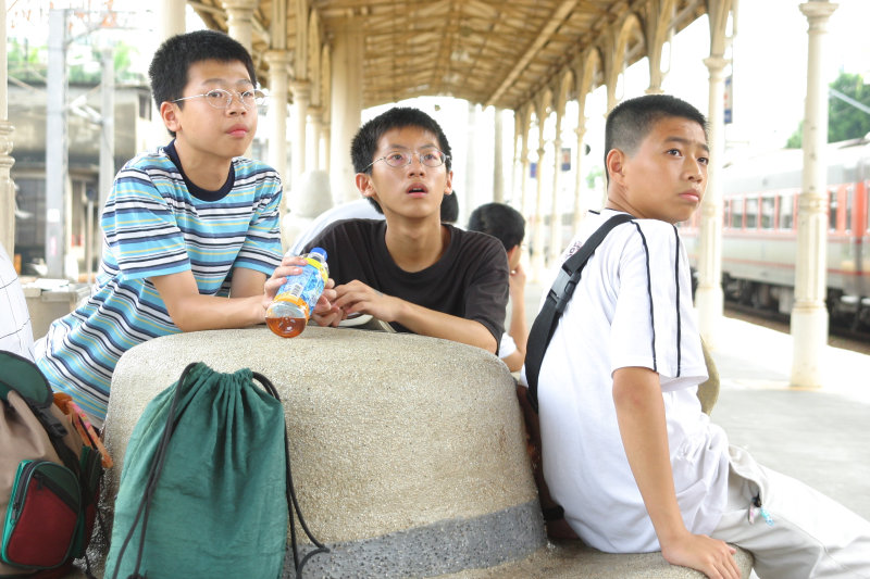 台灣鐵路旅遊攝影台中火車站月台景物篇公共藝術-大同國小美術班-巨人攝影照片76