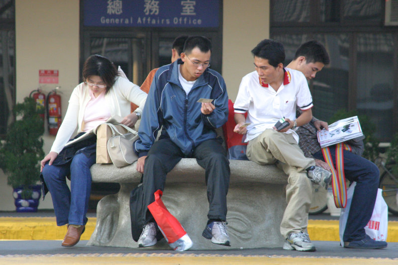 台灣鐵路旅遊攝影台中火車站月台景物篇公共藝術-大同國小美術班-巨人攝影照片86