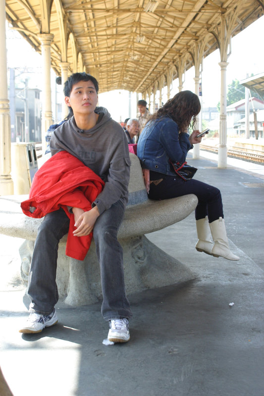 台灣鐵路旅遊攝影台中火車站月台景物篇公共藝術-大同國小美術班-巨人攝影照片116