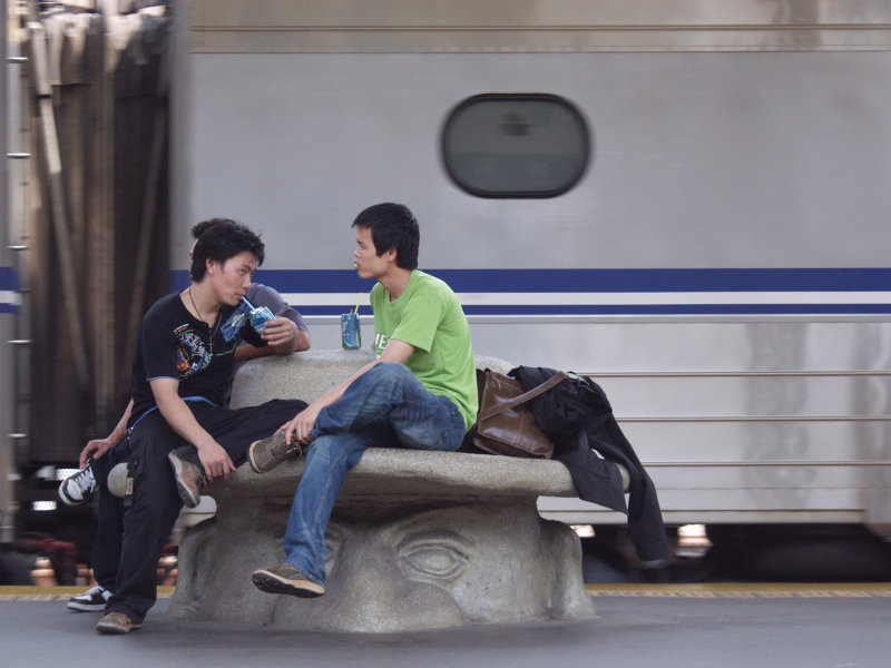 台灣鐵路旅遊攝影台中火車站月台景物篇公共藝術-大同國小美術班-巨人攝影照片131