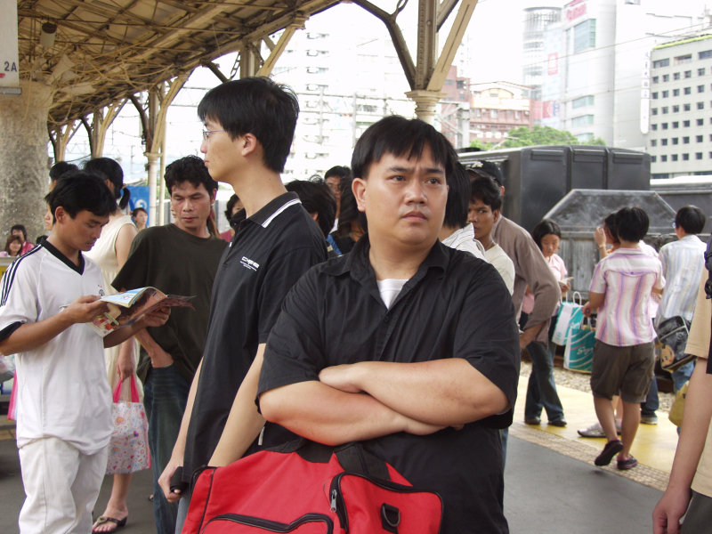 台灣鐵路旅遊攝影台中火車站月台景物篇公共藝術-大同國小美術班-巨人攝影照片133