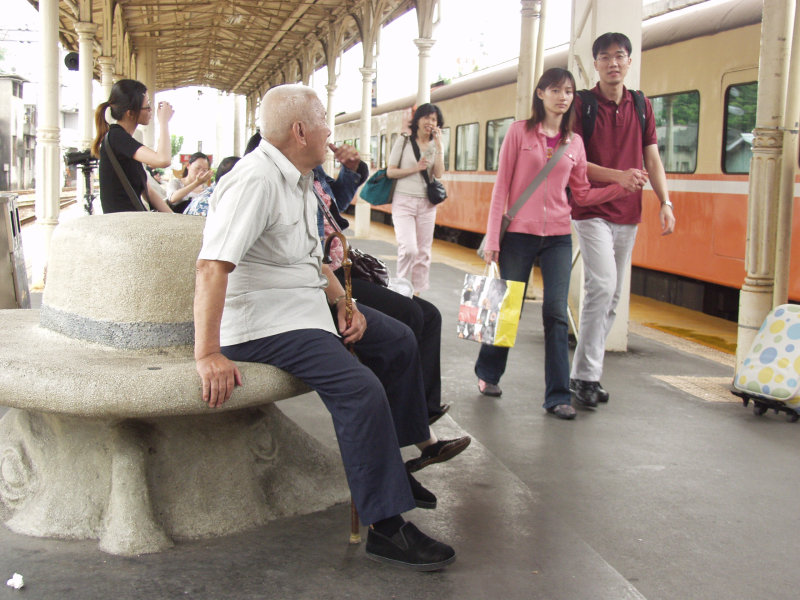 台灣鐵路旅遊攝影台中火車站月台景物篇公共藝術-大同國小美術班-巨人攝影照片134