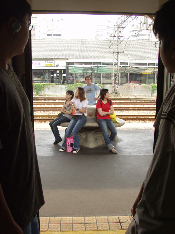 台灣鐵路旅遊攝影台中火車站月台景物篇公共藝術-大同國小美術班-巨人攝影照片139