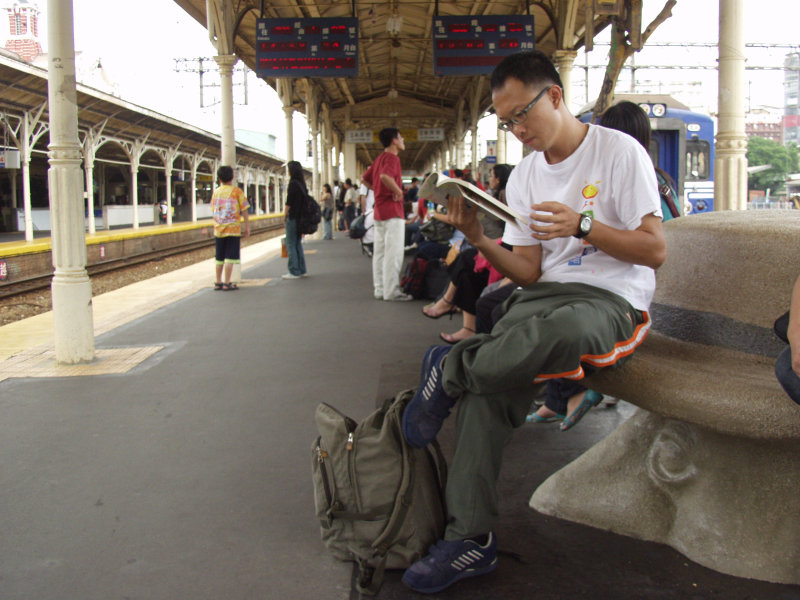 台灣鐵路旅遊攝影台中火車站月台景物篇公共藝術-大同國小美術班-巨人攝影照片142