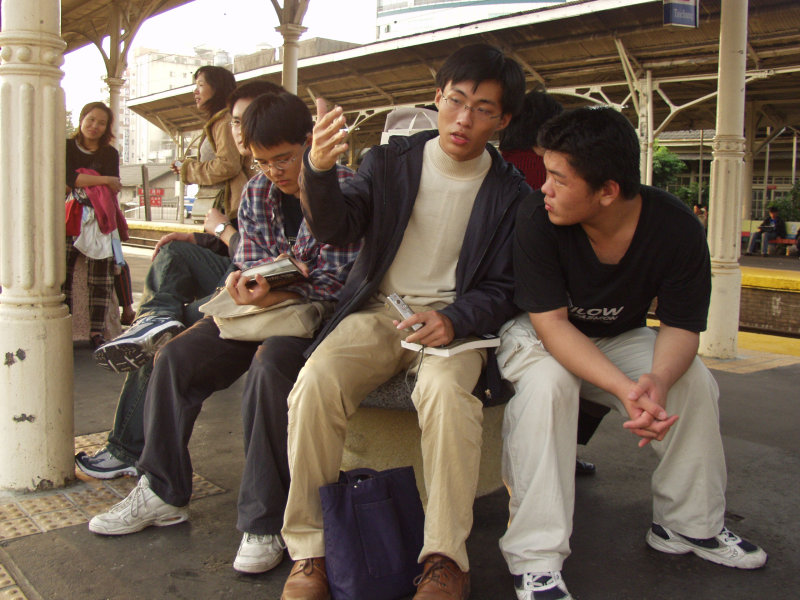 台灣鐵路旅遊攝影台中火車站月台景物篇公共藝術-大同國小美術班-巨人攝影照片161