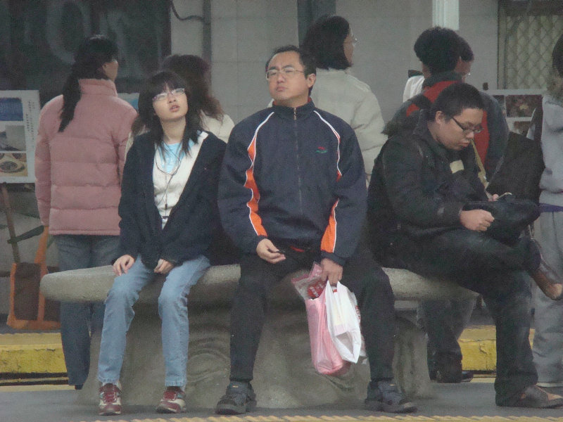 台灣鐵路旅遊攝影台中火車站月台景物篇公共藝術-大同國小美術班-巨人攝影照片172