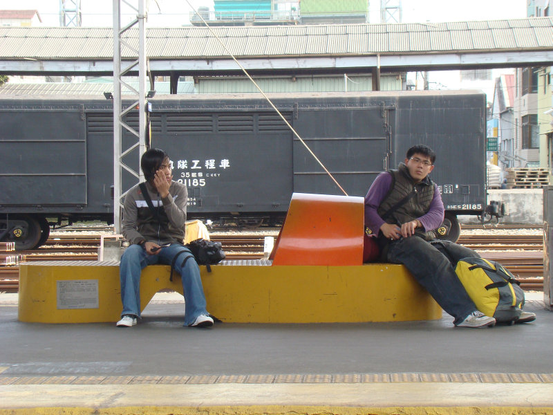 台灣鐵路旅遊攝影台中火車站月台景物篇公共藝術-朱品香-巨人足跡攝影照片21