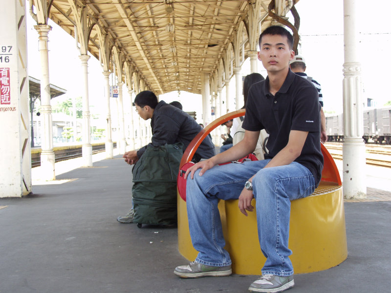 台灣鐵路旅遊攝影台中火車站月台景物篇公共藝術-朱品香-巨人足跡攝影照片51