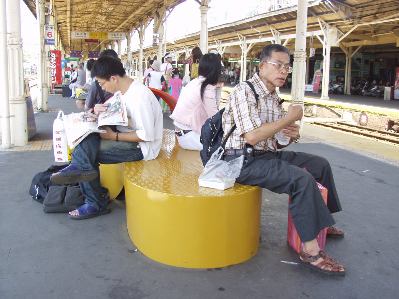 台灣鐵路旅遊攝影台中火車站月台景物篇公共藝術-朱品香-巨人足跡攝影照片52