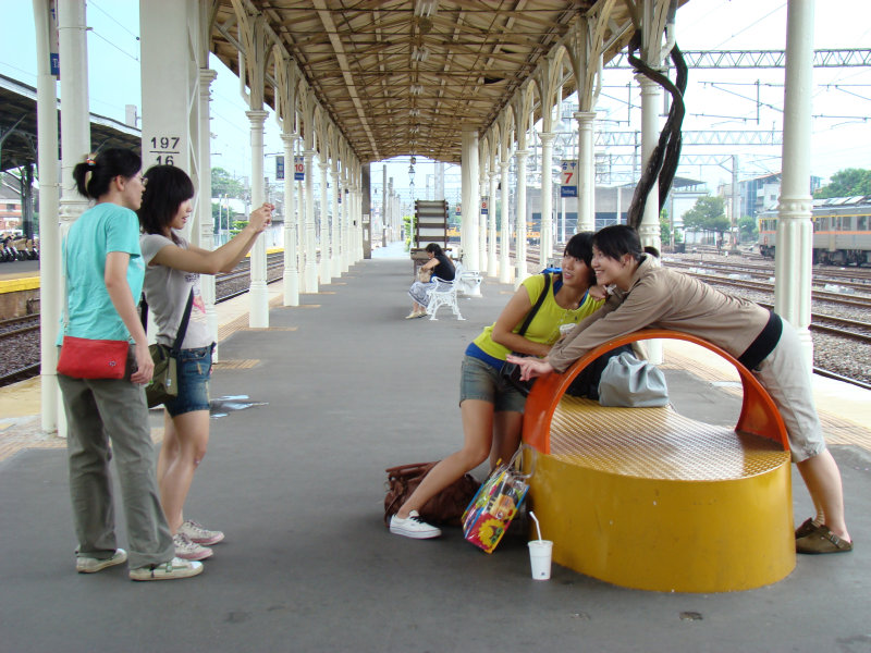 台灣鐵路旅遊攝影台中火車站月台景物篇公共藝術-朱品香-巨人足跡攝影照片61