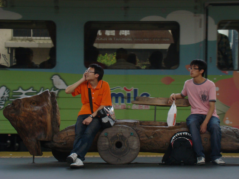 台灣鐵路旅遊攝影台中火車站月台景物篇公共藝術-李俊陽攝影照片3