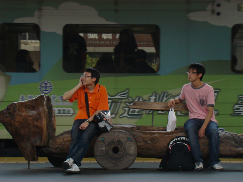 台灣鐵路旅遊攝影台中火車站月台景物篇公共藝術-李俊陽攝影照片6
