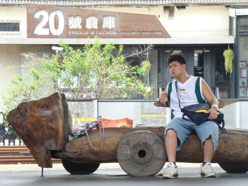 台灣鐵路旅遊攝影台中火車站月台景物篇公共藝術-李俊陽攝影照片16