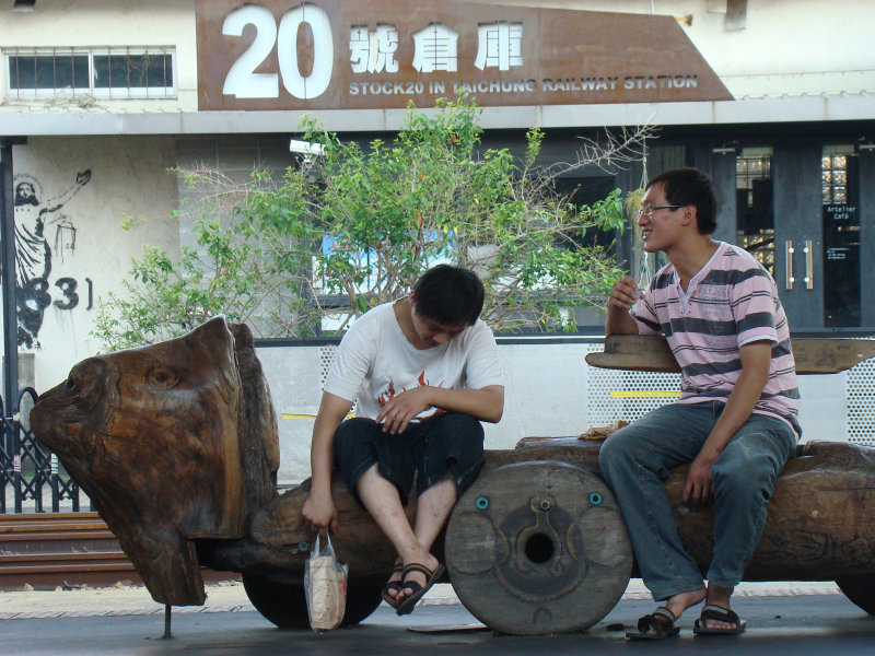 台灣鐵路旅遊攝影台中火車站月台景物篇公共藝術-李俊陽攝影照片17