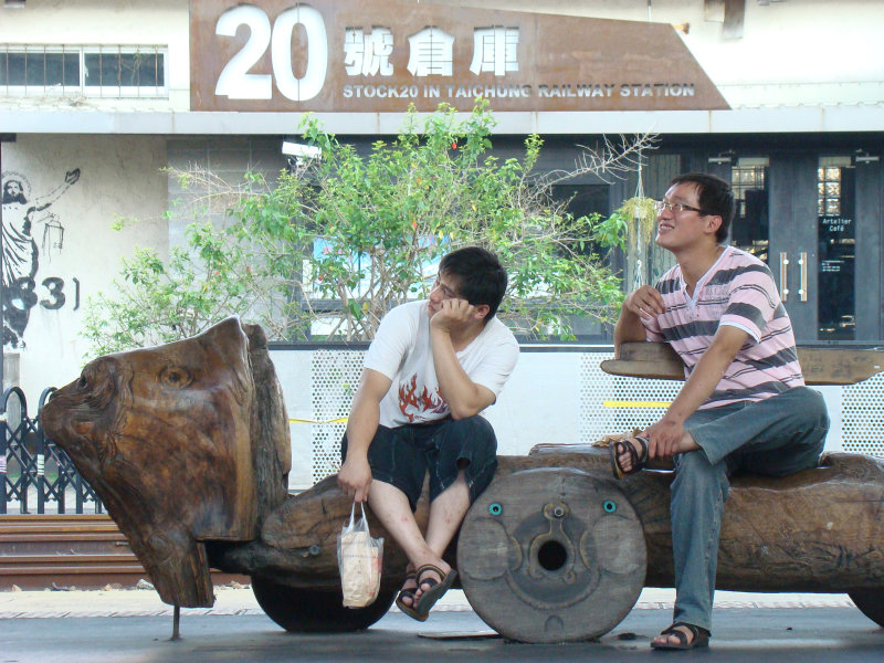 台灣鐵路旅遊攝影台中火車站月台景物篇公共藝術-李俊陽攝影照片21