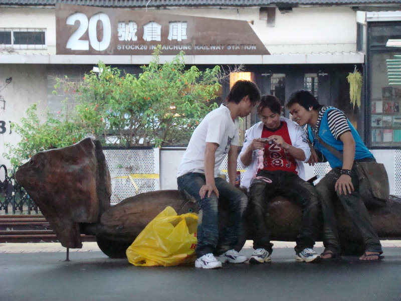 台灣鐵路旅遊攝影台中火車站月台景物篇公共藝術-李俊陽攝影照片24