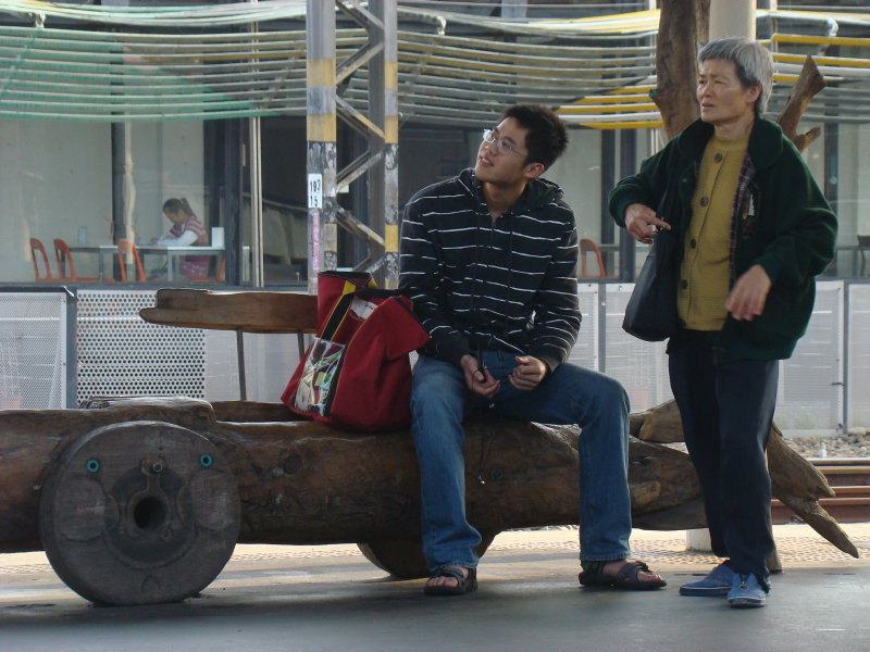 台灣鐵路旅遊攝影台中火車站月台景物篇公共藝術-李俊陽攝影照片36