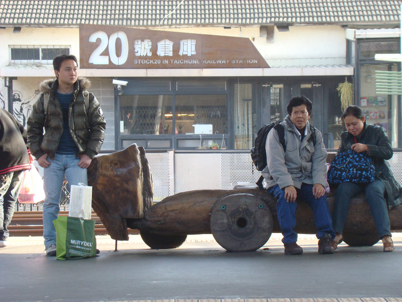台灣鐵路旅遊攝影台中火車站月台景物篇公共藝術-李俊陽攝影照片42