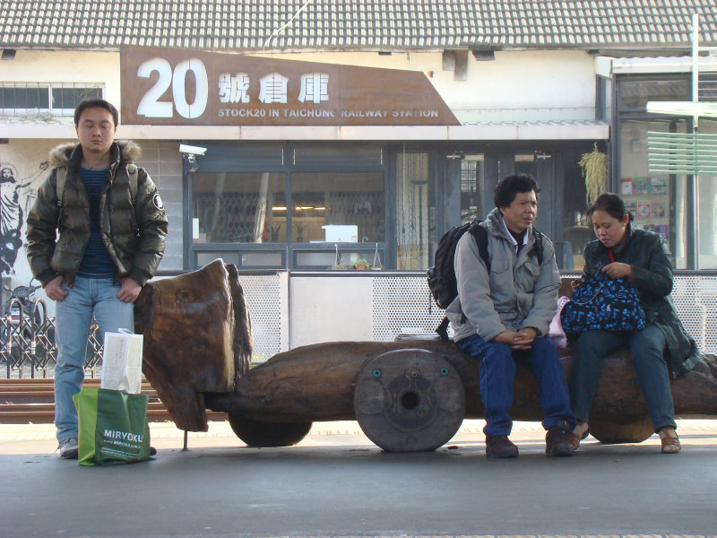 台灣鐵路旅遊攝影台中火車站月台景物篇公共藝術-李俊陽攝影照片43