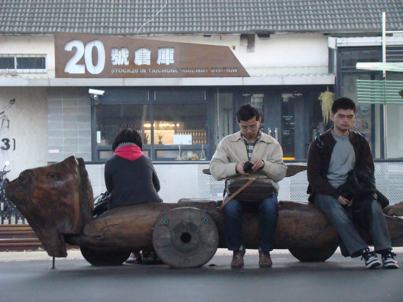 台灣鐵路旅遊攝影台中火車站月台景物篇公共藝術-李俊陽攝影照片46