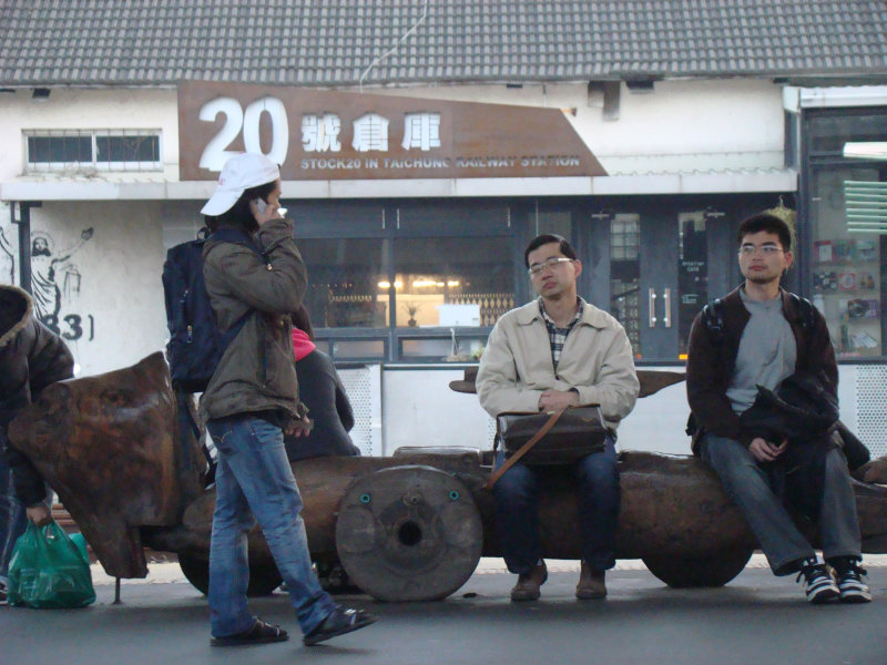 台灣鐵路旅遊攝影台中火車站月台景物篇公共藝術-李俊陽攝影照片47