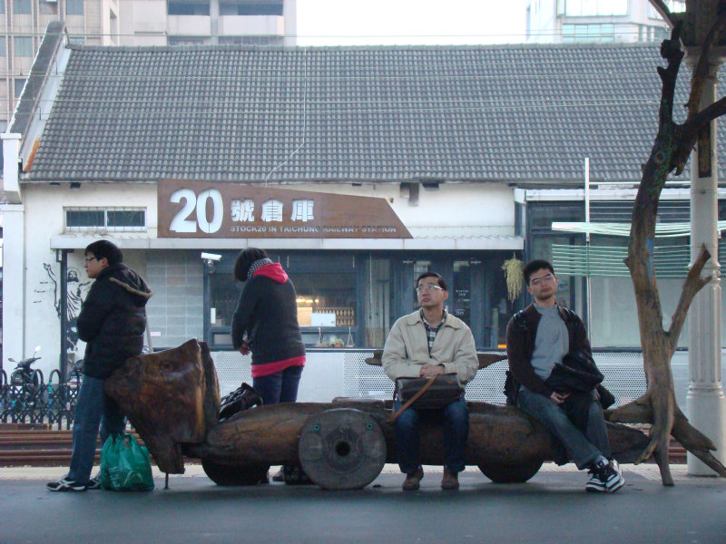 台灣鐵路旅遊攝影台中火車站月台景物篇公共藝術-李俊陽攝影照片49