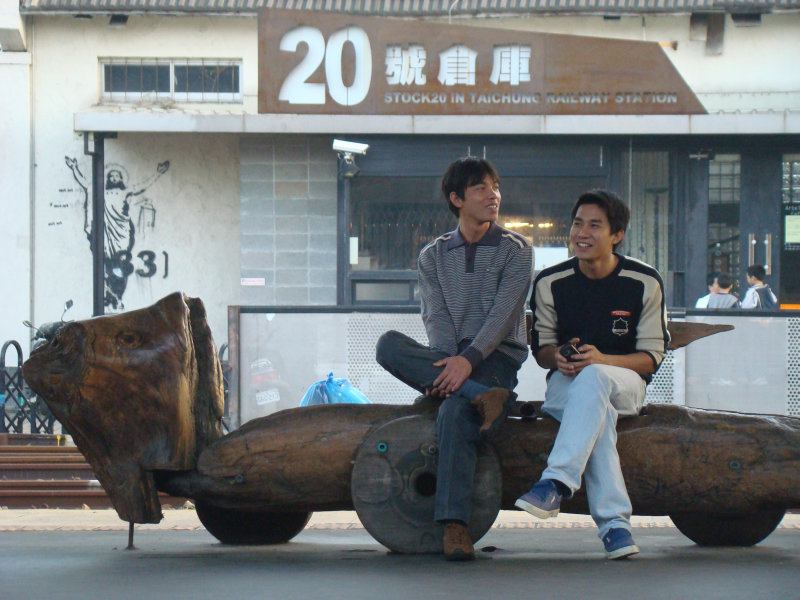 台灣鐵路旅遊攝影台中火車站月台景物篇公共藝術-李俊陽攝影照片54