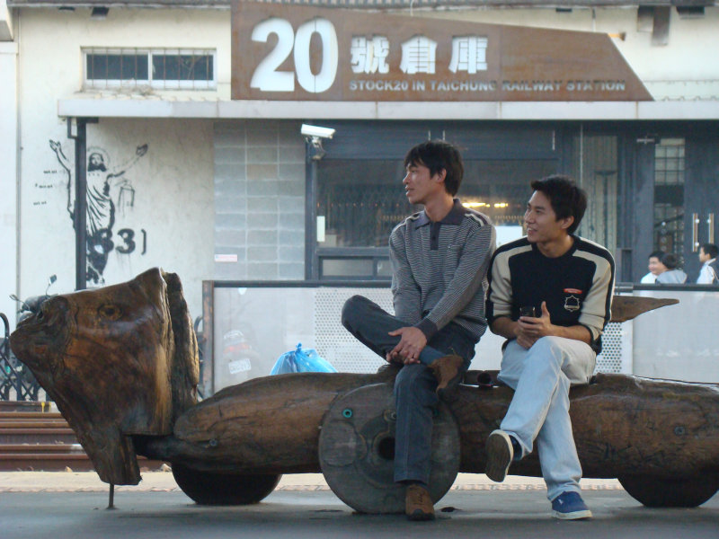 台灣鐵路旅遊攝影台中火車站月台景物篇公共藝術-李俊陽攝影照片55