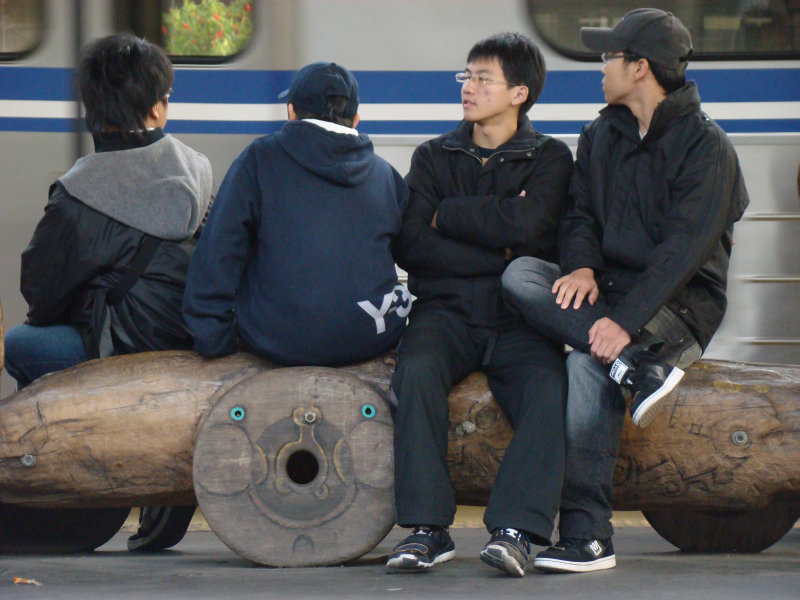 台灣鐵路旅遊攝影台中火車站月台景物篇公共藝術-李俊陽攝影照片78
