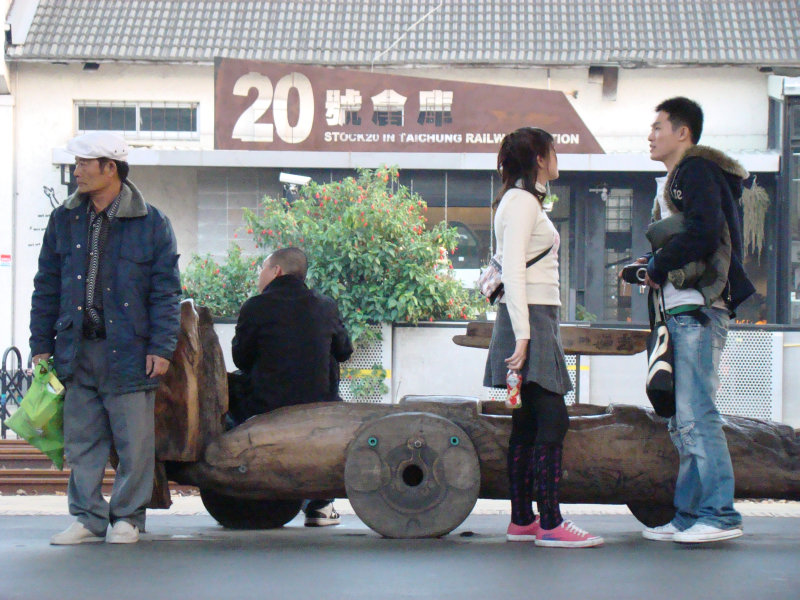 台灣鐵路旅遊攝影台中火車站月台景物篇公共藝術-李俊陽攝影照片83