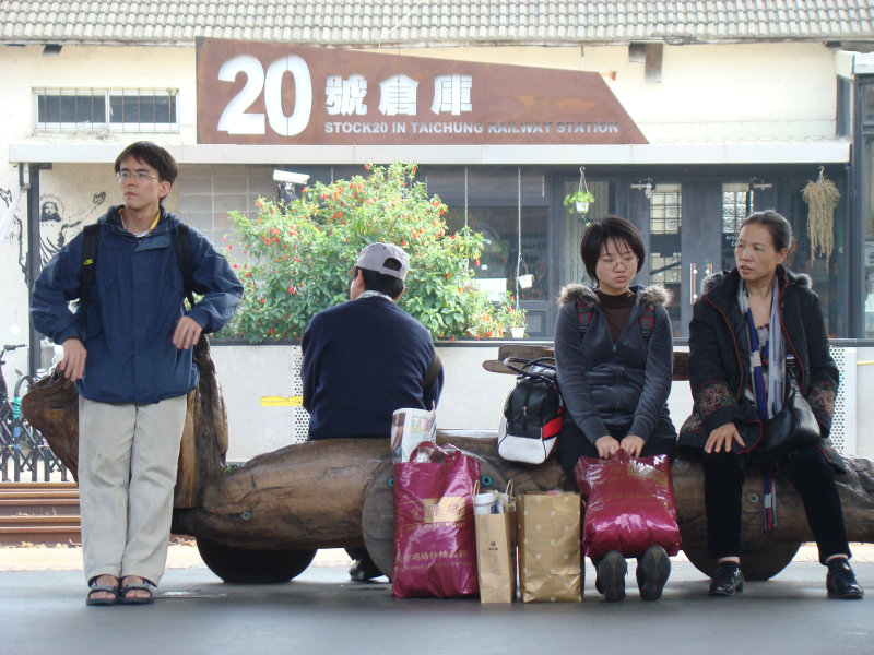 台灣鐵路旅遊攝影台中火車站月台景物篇公共藝術-李俊陽攝影照片84