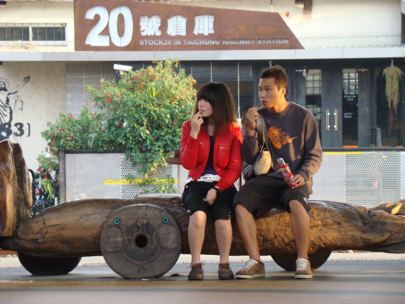 台灣鐵路旅遊攝影台中火車站月台景物篇公共藝術-李俊陽攝影照片86