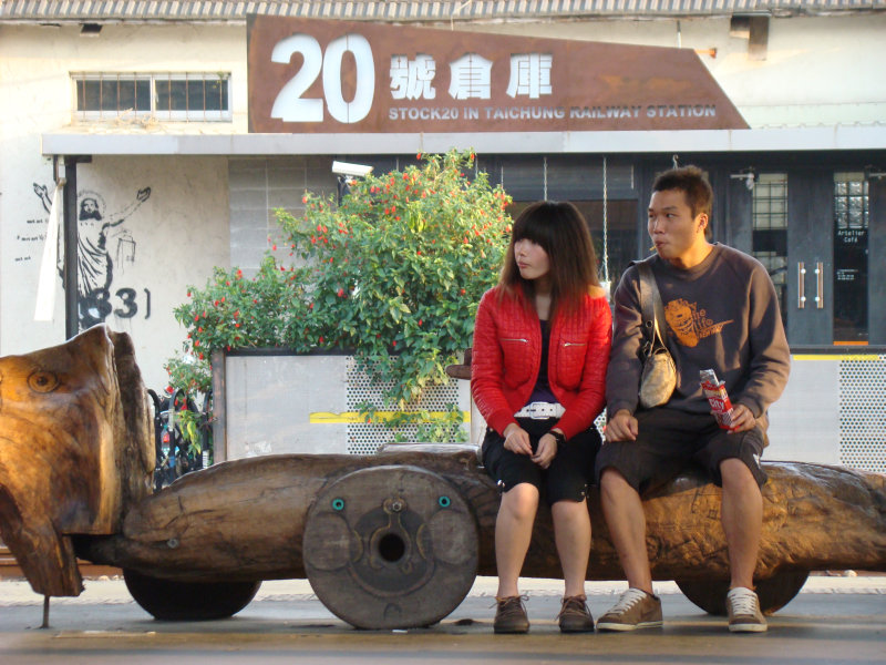 台灣鐵路旅遊攝影台中火車站月台景物篇公共藝術-李俊陽攝影照片87