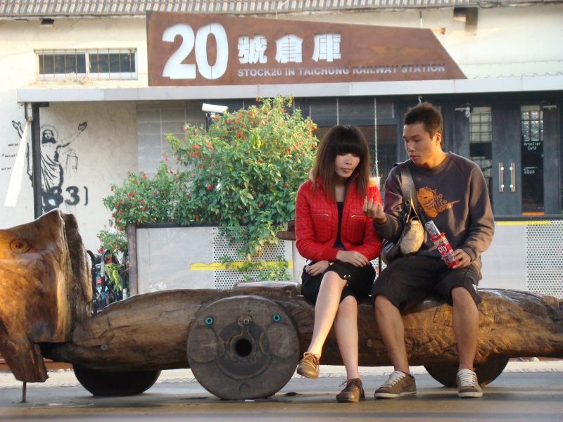 台灣鐵路旅遊攝影台中火車站月台景物篇公共藝術-李俊陽攝影照片89